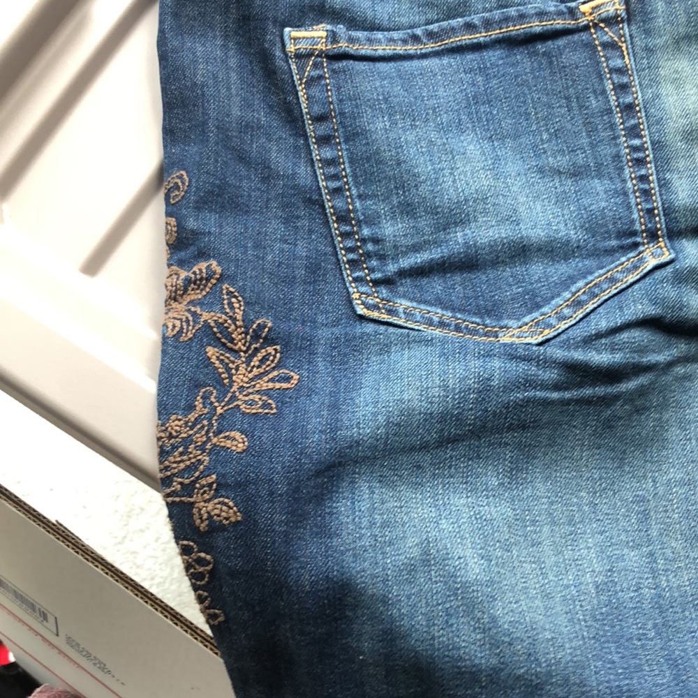 Eddie Bauer Boyfriend Blue Jean shorts, size 12. - Picture 5 of 6